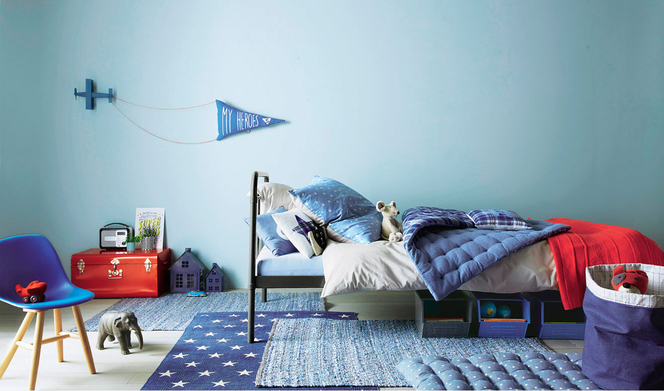 Un dormitorio infantil en tonos azules